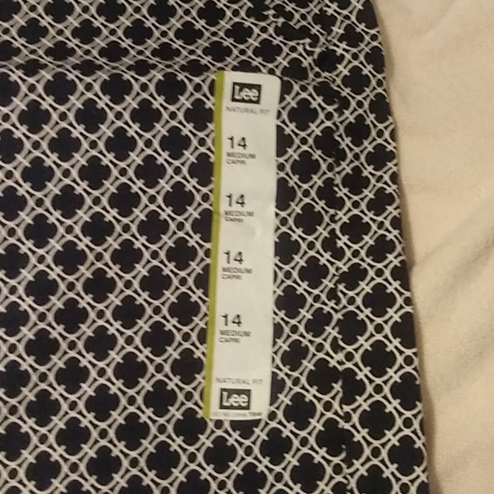 Capri pants - Picture 2 of 5